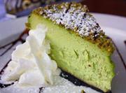 طرز تهیه کیک پسته ای با بیسکوئیت